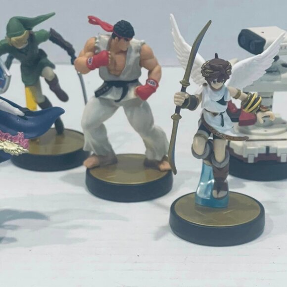 SUPER SMASH BRO NINTENDO AMIBO~Link~ Street Fighter Ry4~ Corrin Player~and MORE - Picture 2 of 14